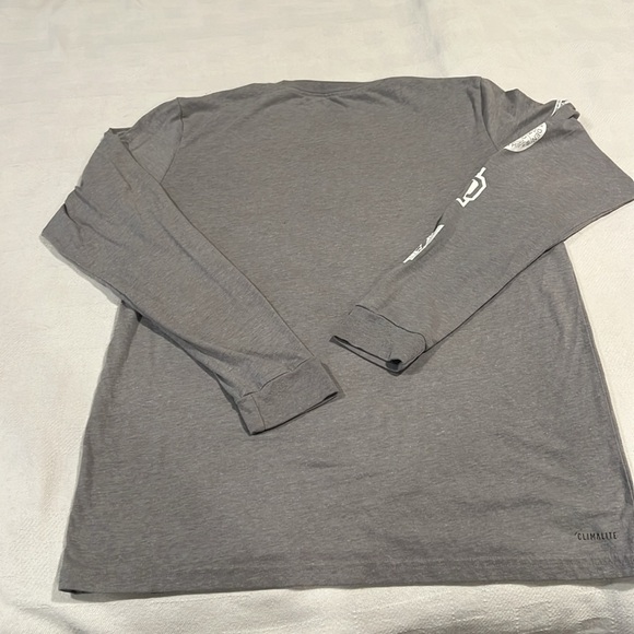 Under armor, long sleeve grey top - Picture 3 of 4